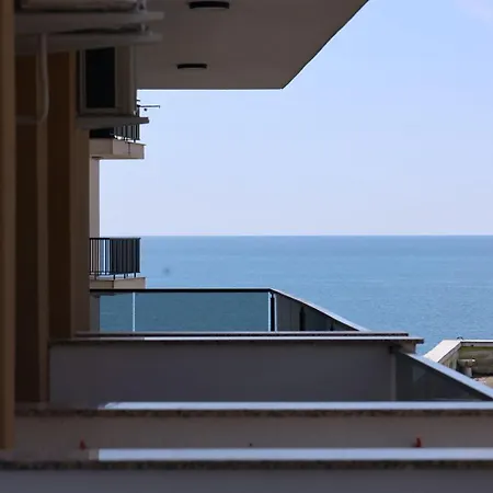 Modern Sea View In فندق-كبسولة *